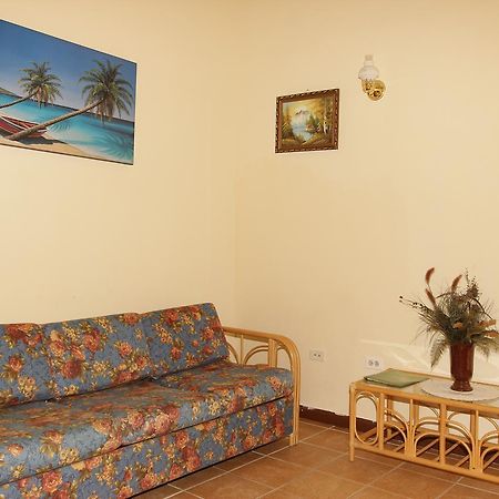 St. John's Paige Pond Country Inn מראה חיצוני תמונה