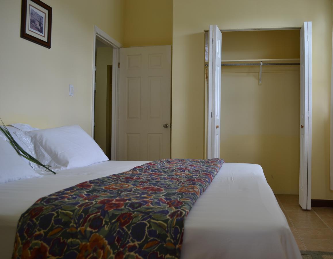 St. John's Paige Pond Country Inn מראה חיצוני תמונה