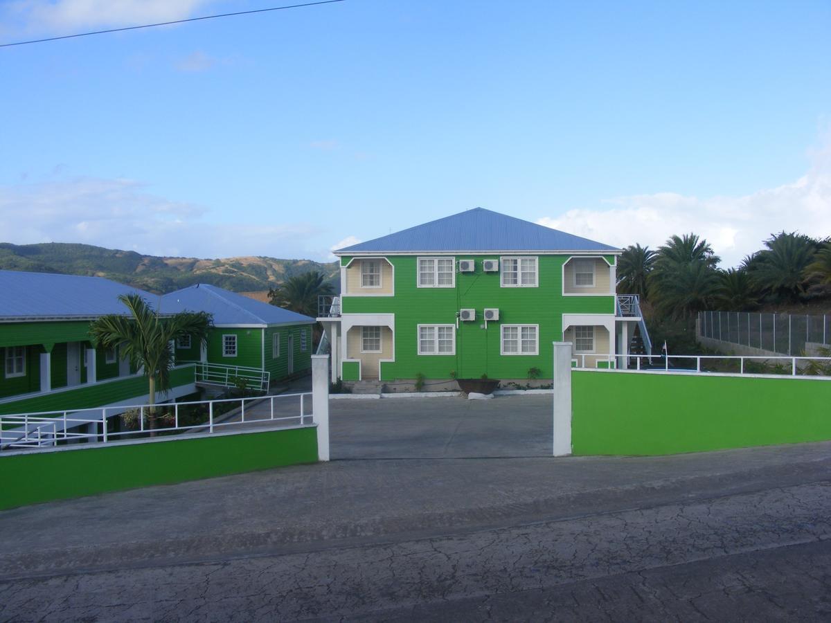 St. John's Paige Pond Country Inn מראה חיצוני תמונה