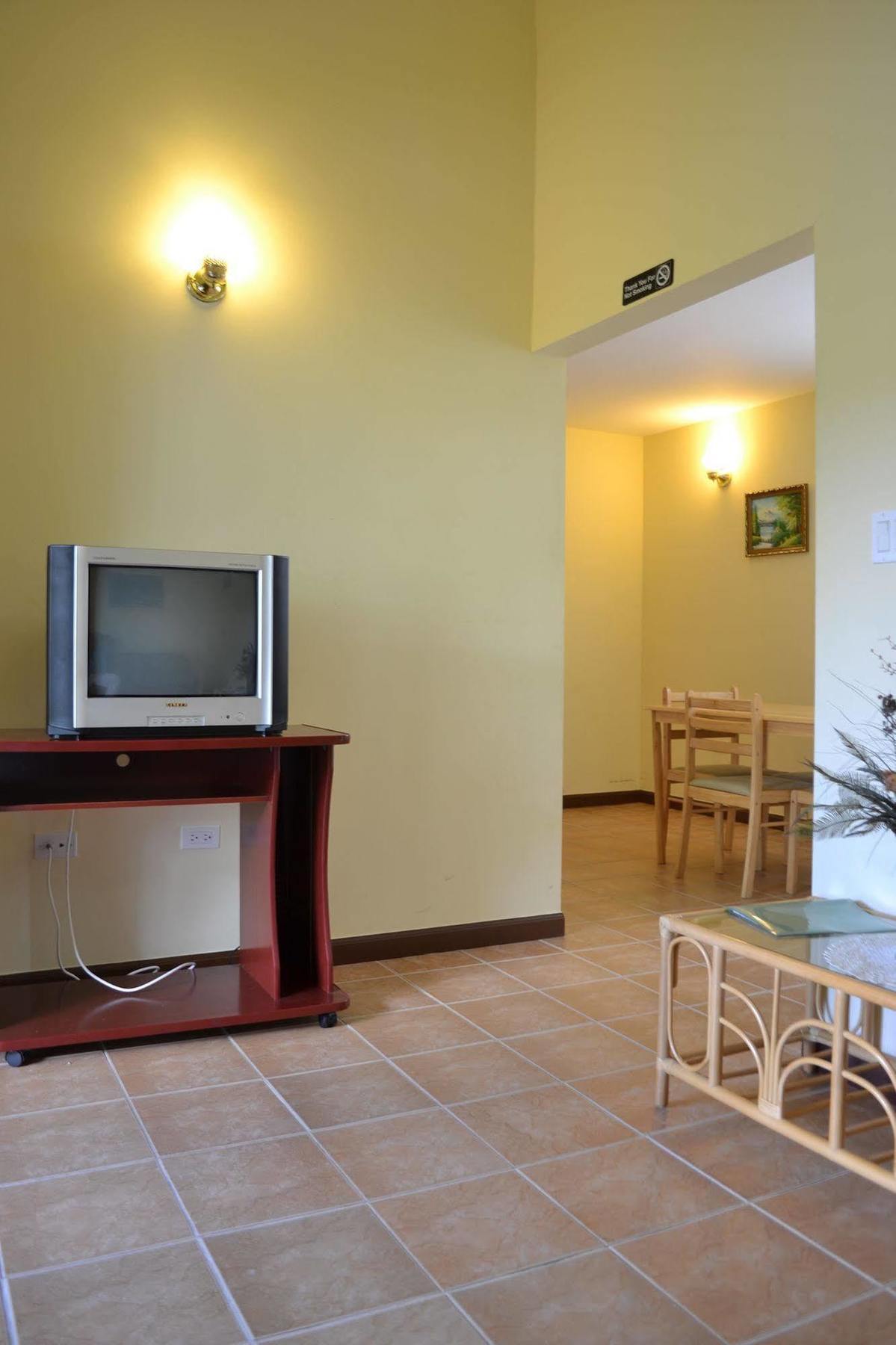 St. John's Paige Pond Country Inn מראה חיצוני תמונה