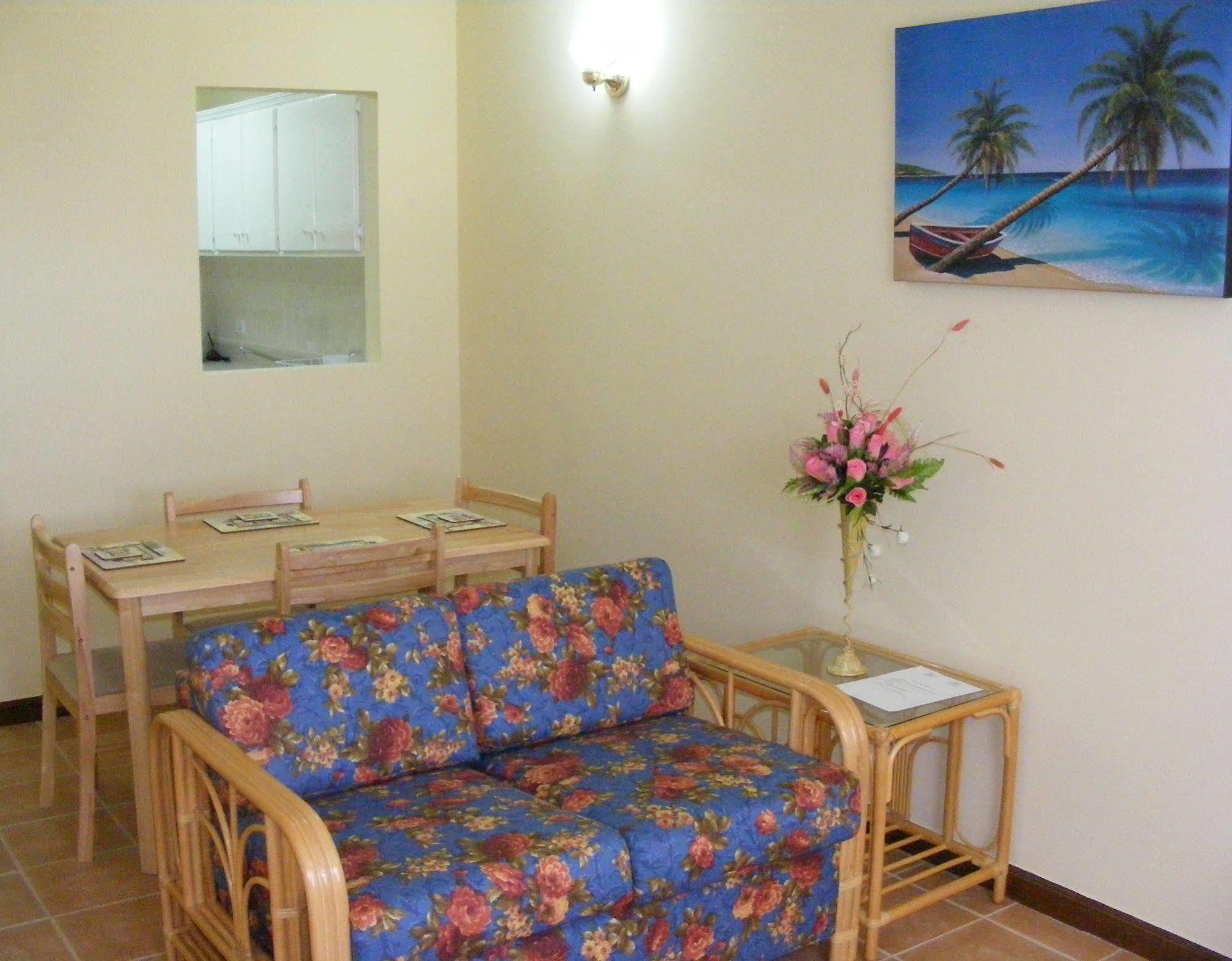 St. John's Paige Pond Country Inn מראה חיצוני תמונה