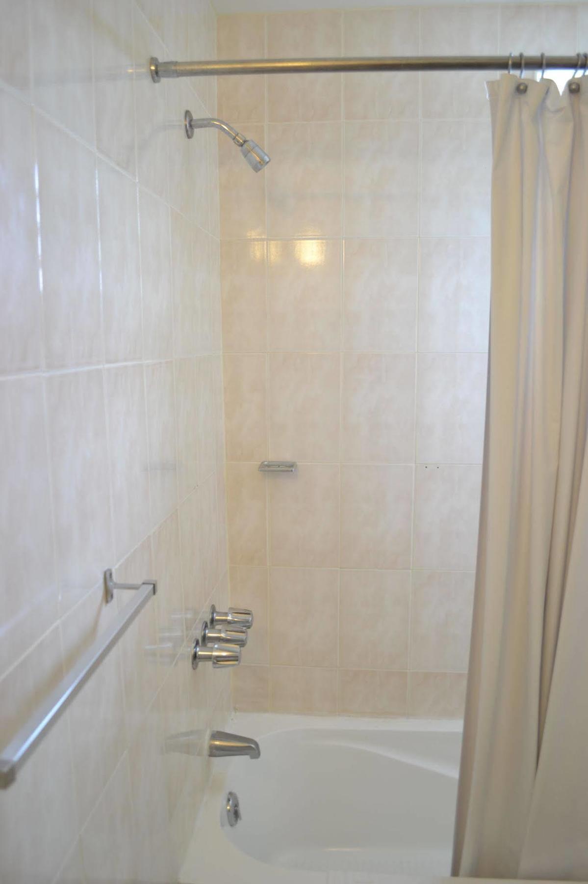 St. John's Paige Pond Country Inn מראה חיצוני תמונה